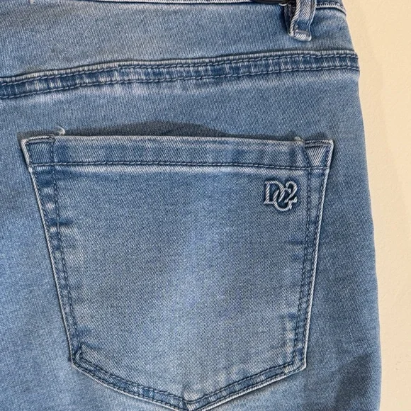 DG2 Diane Gilman Light Blue Denim Bermuda Shorts with Floral Embroidery - Picture 8 of 10